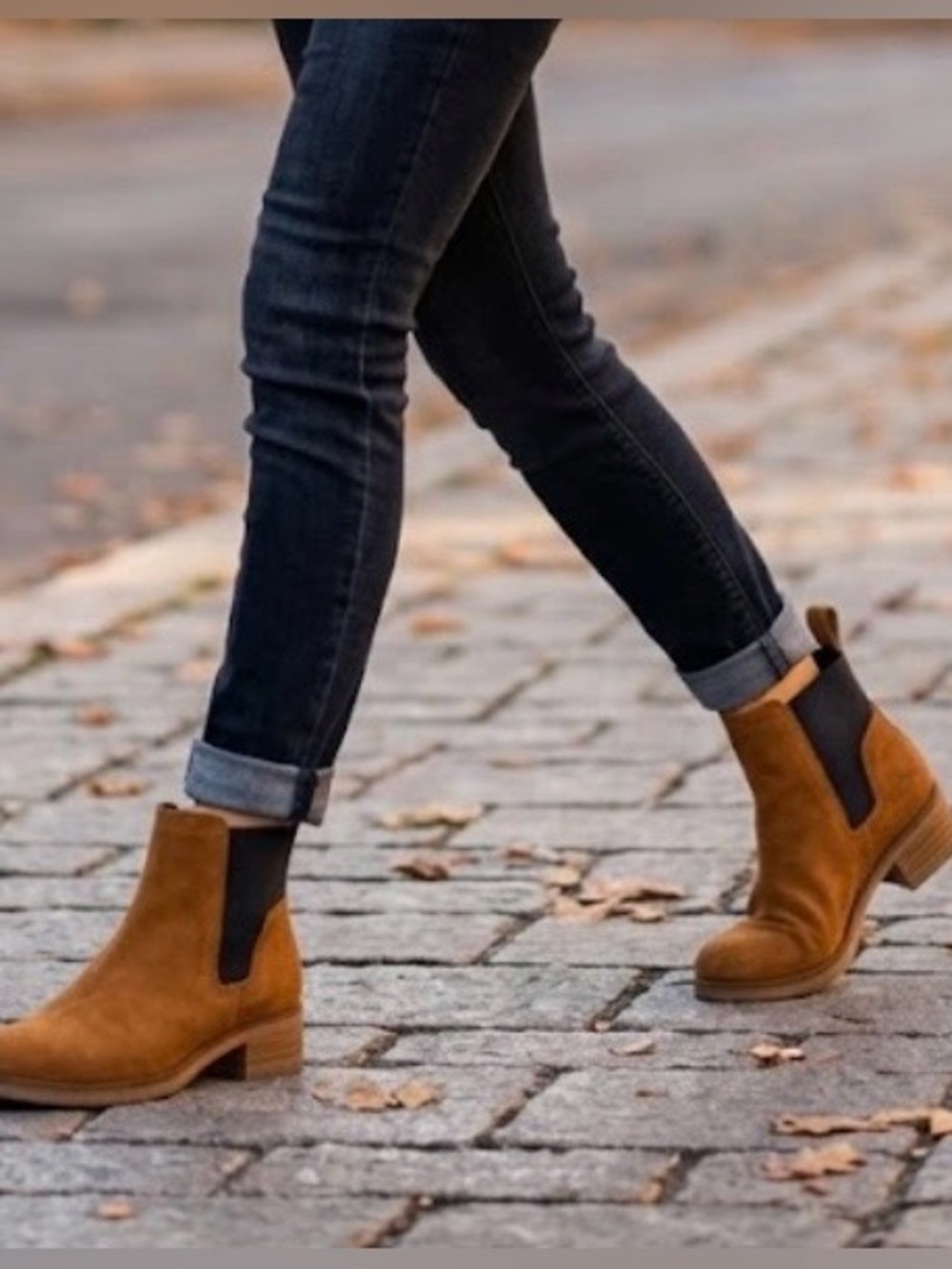 Women's Chelsea Ankle Boot in Tan Suede